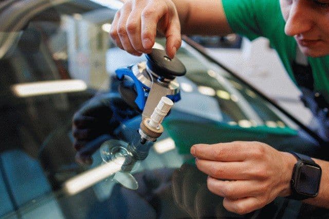 Scelování čelního skla